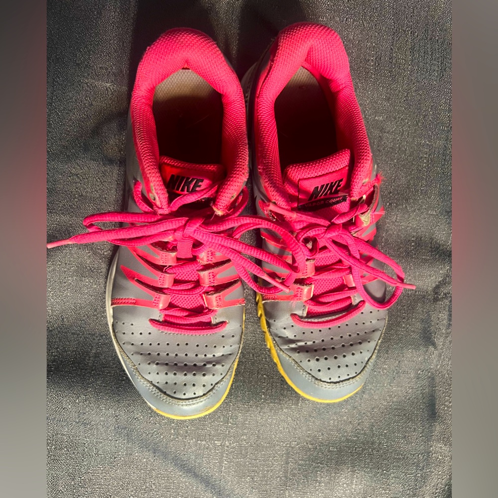 Nike Vapor Court gray and pink women's sneakers size 6